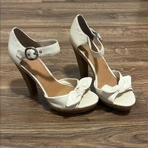 Gianni Bini Cream Heels with Bow Detail